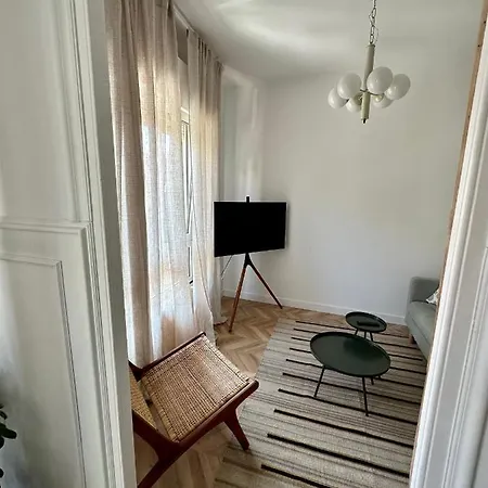 Alquiler De Piso Junto A Tetuan 4 Personas Maximo. Apartment Santander