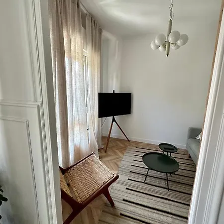 Alquiler De Piso Junto A Tetuan 4 Personas Maximo. Apartment Santander