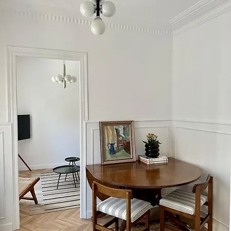 Alquiler De Piso Junto A Tetuan 4 Personas Maximo. *